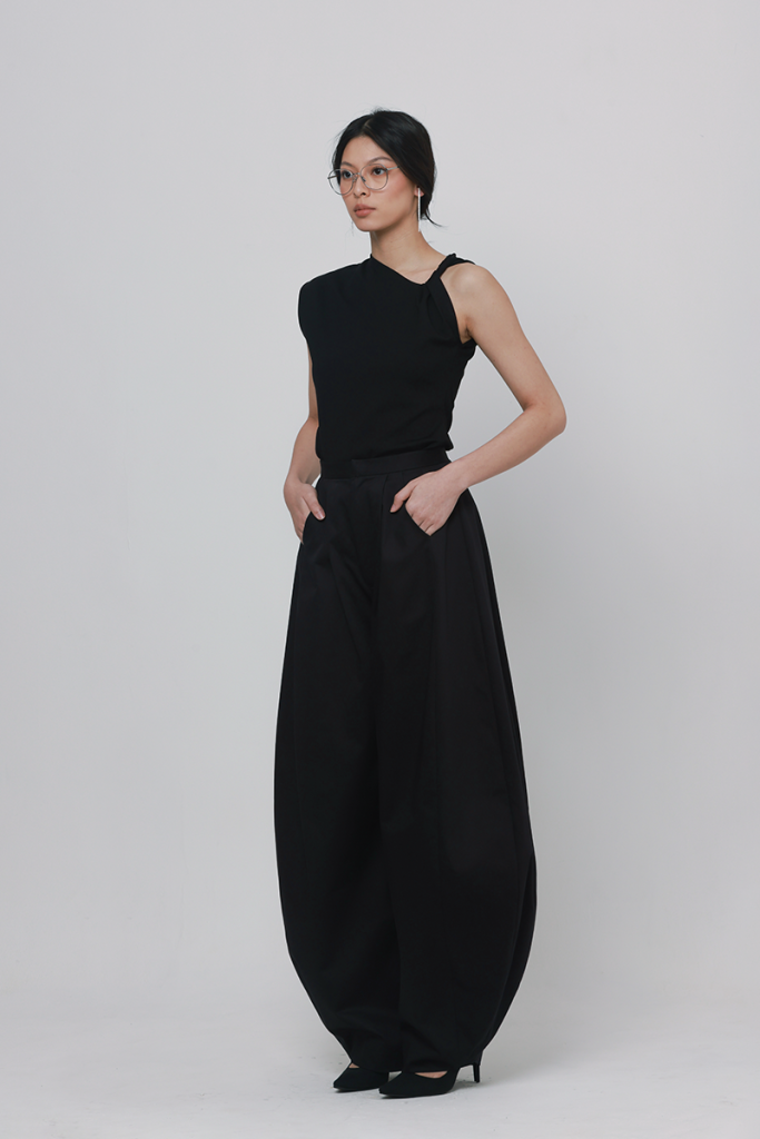 Women Black Balloon Fit Pants main image 1